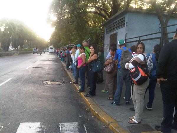 No hay autobuses para subir de Catia la Mar a Caracas (Foto)