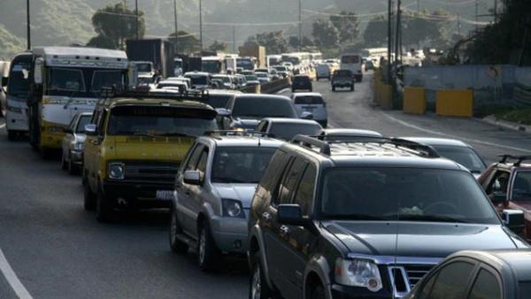 Choque en la Caracas-La Guaira genera fuerte retraso