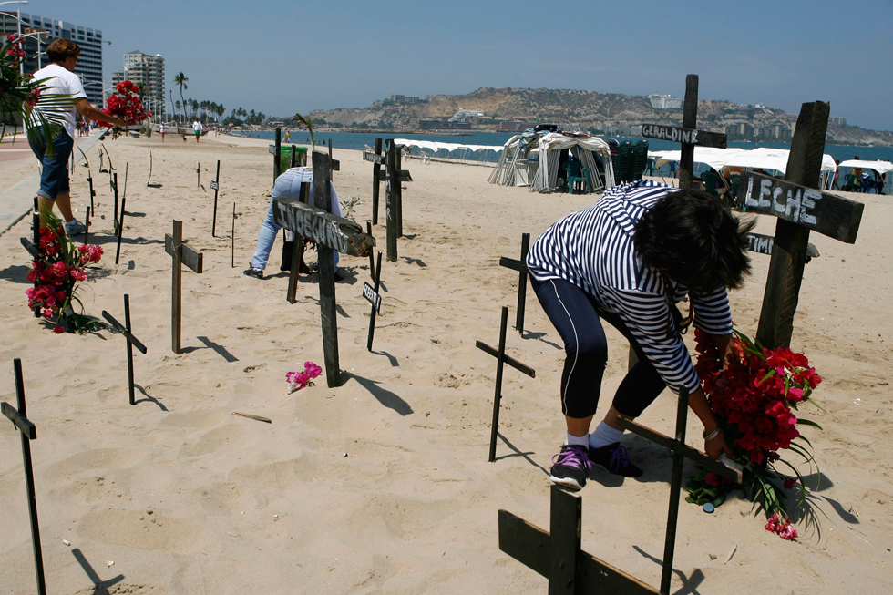 Venezolanos llevan la política a la playa