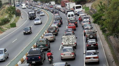 Implementan contraflujo en la Caracas-La Guaira