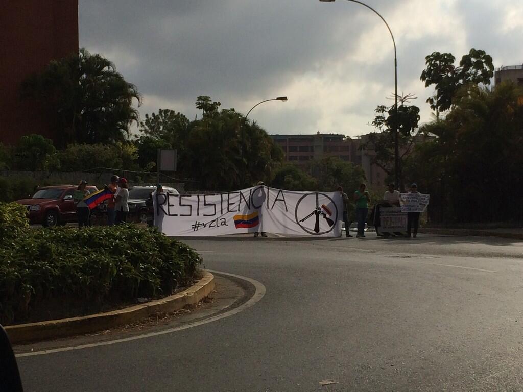 Colapsado el este de Caracas por protestas (Fotos)