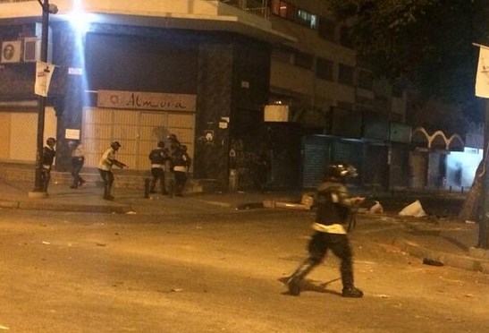 Por lacrimógenas suspenden procesión en Chacao (Fotos)