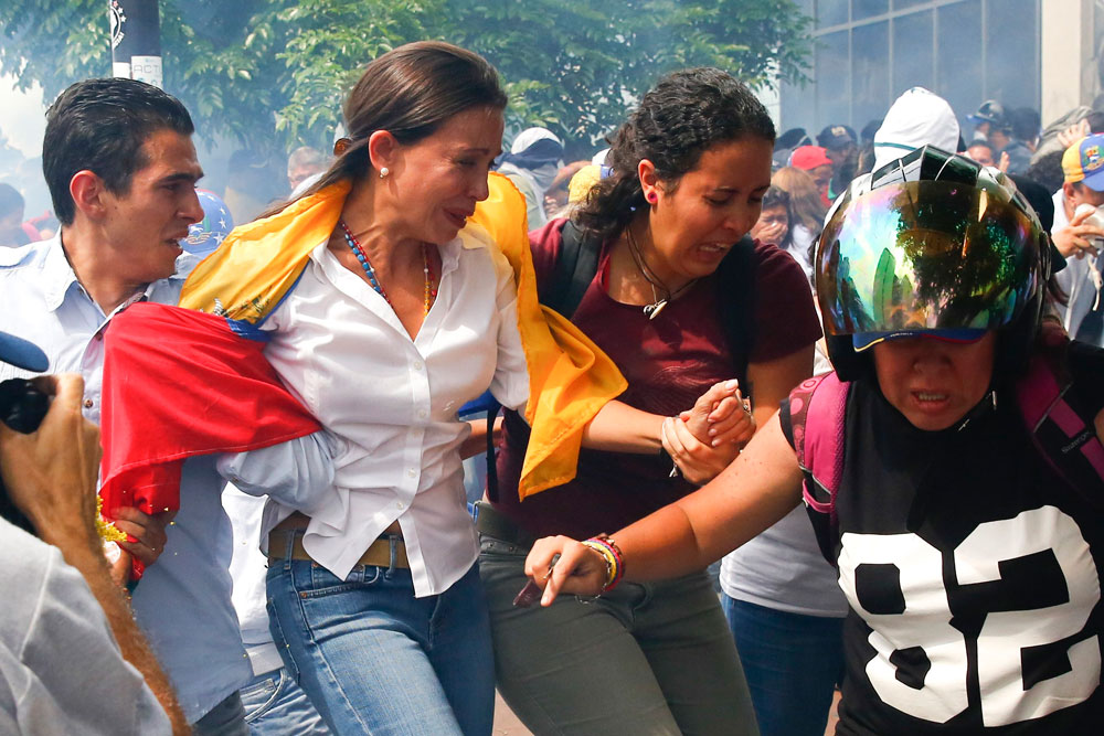 En FOTOS: Diputada María Corina Machado fue reprimida con lacrimógenas