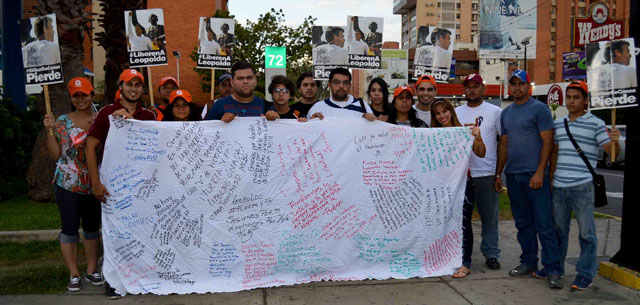 Tras dos meses de encarcelamiento zulianos envían mensajes de solidaridad a López (Fotos)