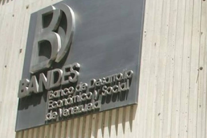 EEUU acusa a dos ejecutivos más por caso de sobornos a banco venezolano