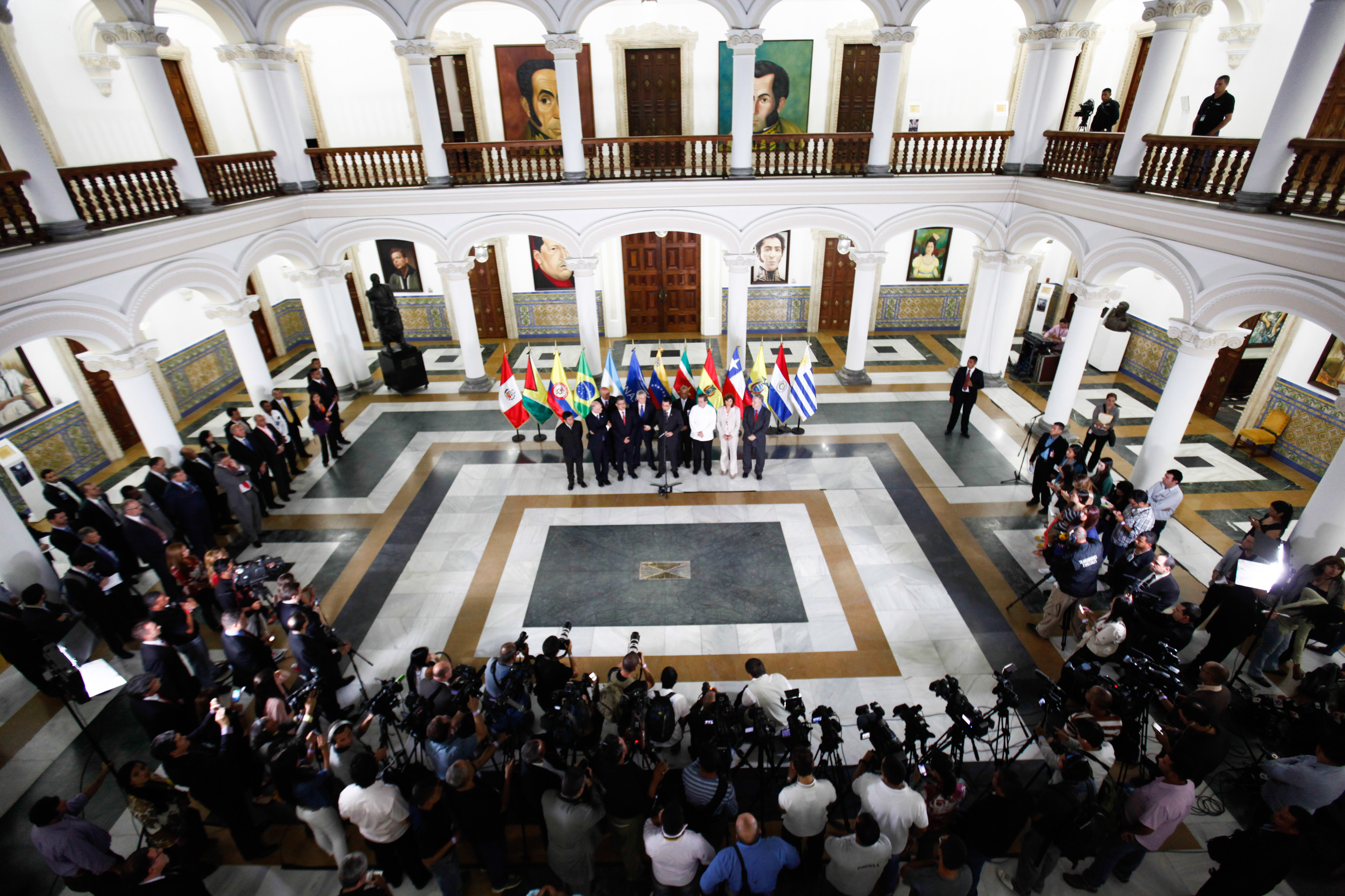 El diálogo es solo un evento de fotografía, dicen analistas