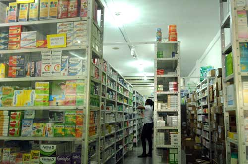 Pacientes deben anotarse en listas para esperar llegada de medicamentos