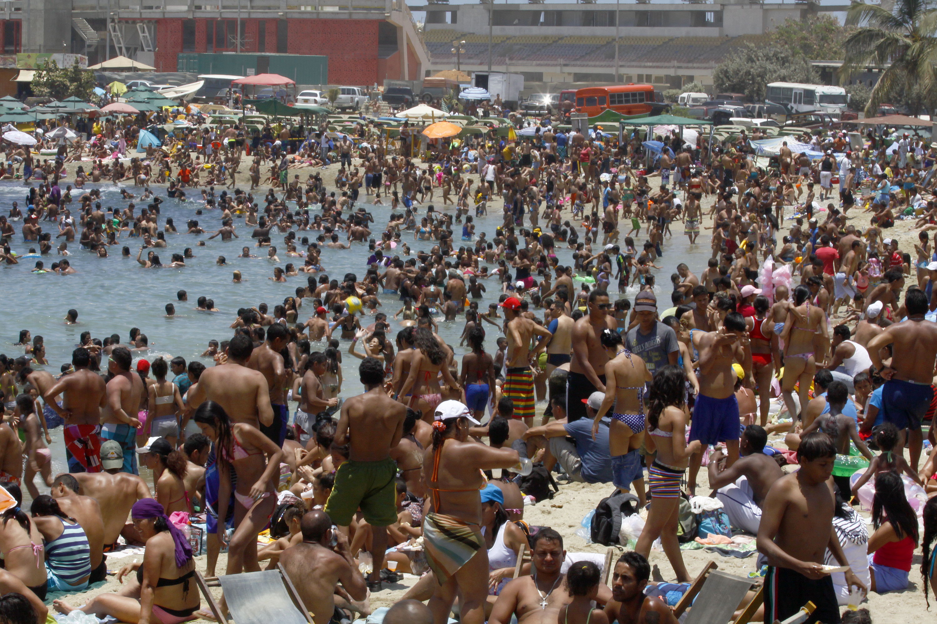 Así se encuentran las playas de Vargas durante estos días de asueto (Fotos)