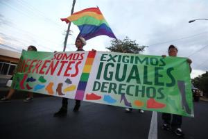 América celebra Día contra la Homofobia con besos y demandas por la igualdad