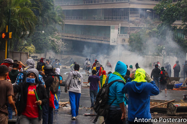 Desmedida represión en Los Palos Grandes este #8M (Fotos)