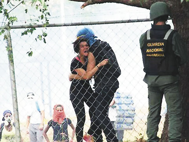 GNB hiere a cuatro estudiantes tras disturbios en la Ucab- Guayana