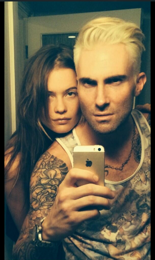 Adam Levine sorprende con un cambio de look radical (Foto)