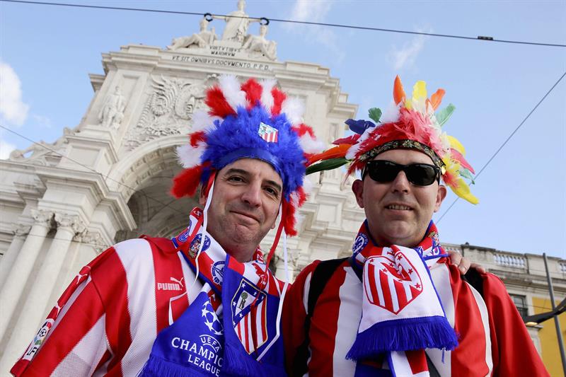 FOTOS: Colchoneros y merengues calientan Lisboa