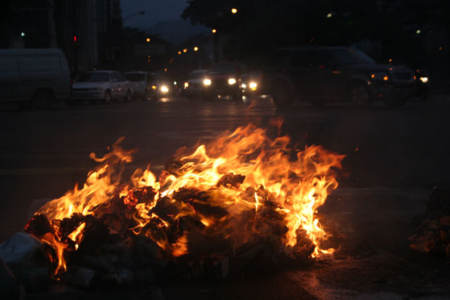 Barricadas regresaron a Altamira este #20M (Fotos)