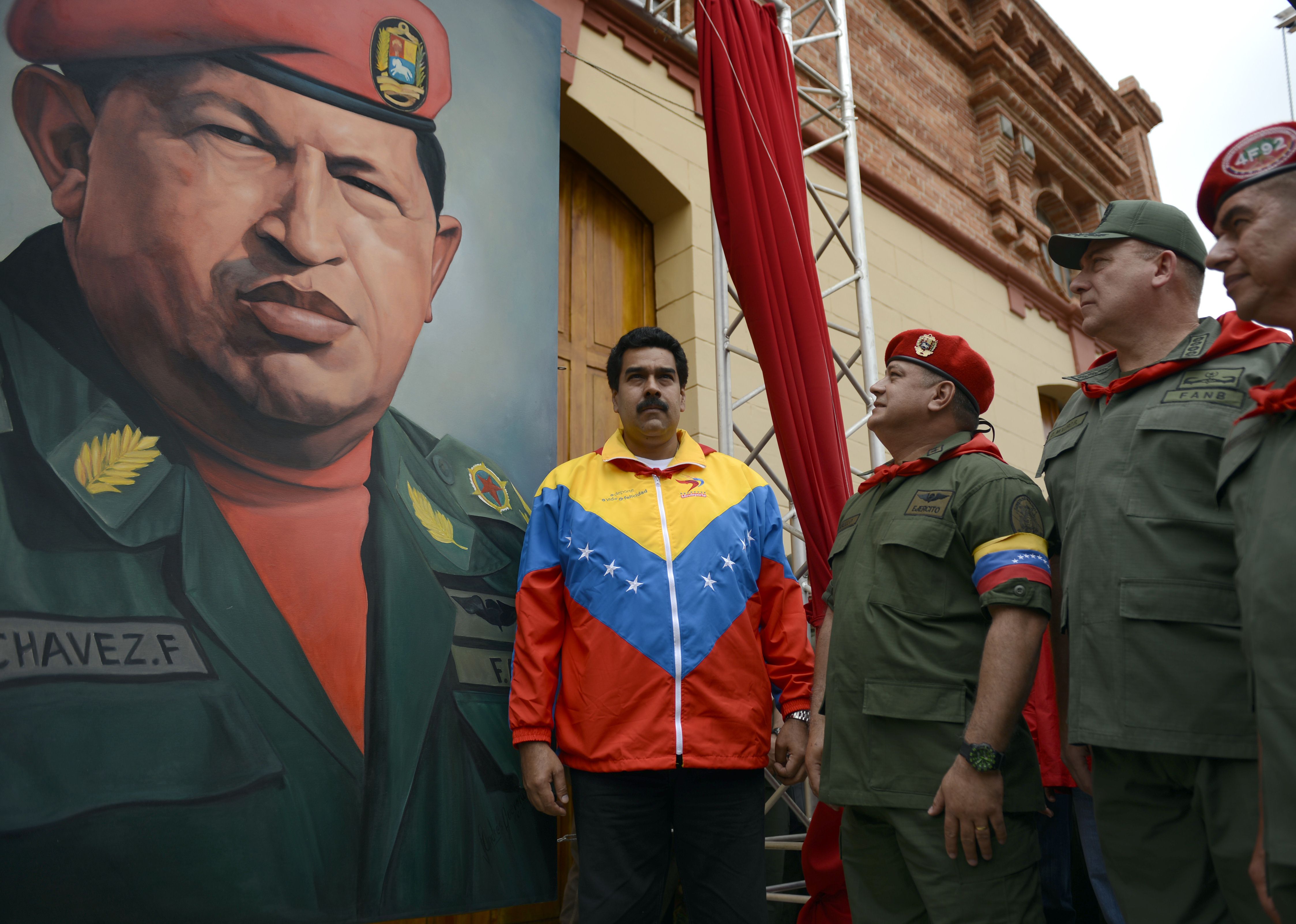 Popularidad del chavismo y de Maduro caen a niveles sin precedentes