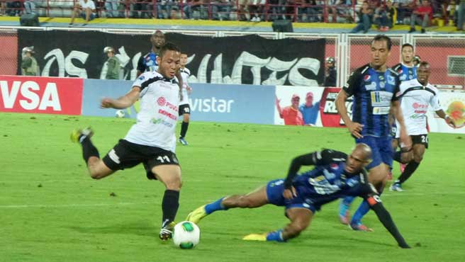 Zamora goleó a Mineros en partido de ida de la Final