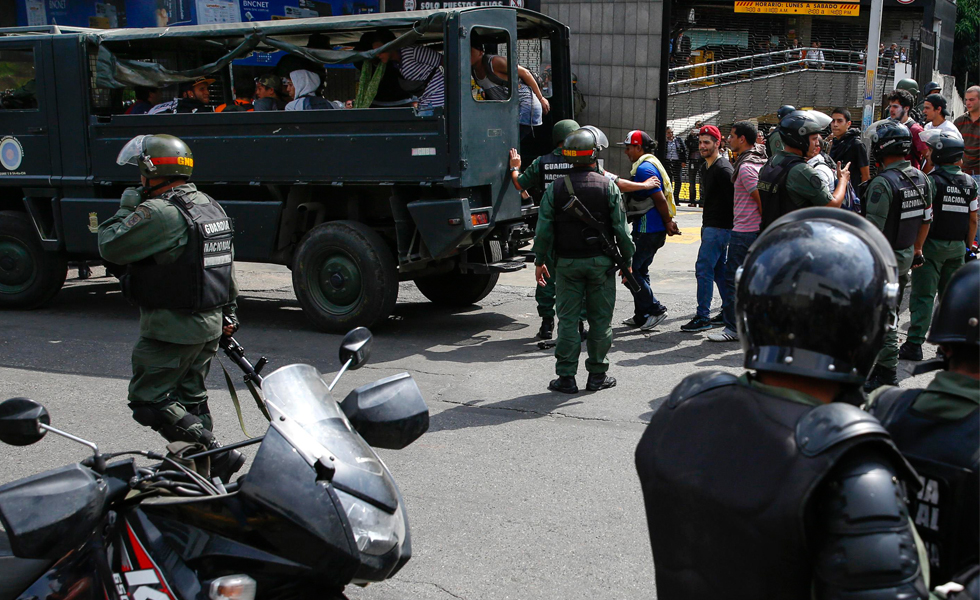 Estos son los requisitos para ser fiadores de jóvenes detenidos en protestas