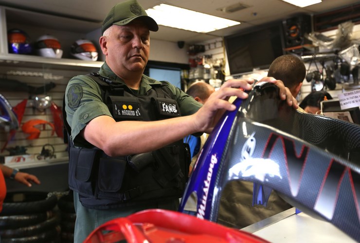 Sancionada tienda que vendía repuestos de motos con hasta 200% de sobreprecio