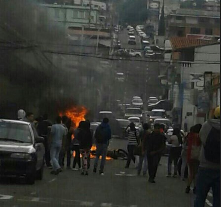 Fuerte represión en la Ucat dejó jóvenes heridos y detenciones #28M (Fotos)