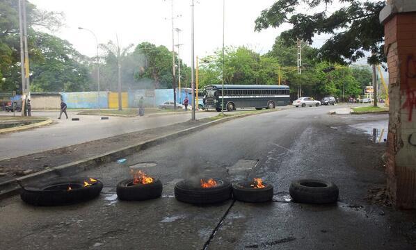 Cerrado acceso a la Universidad de Carabobo (Foto)