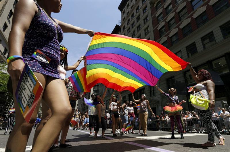 El arco iris inunda un año más la Quinta avenida de Nueva York (Fotos)