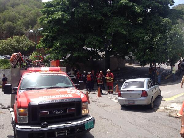 Explotó tanquilla de Corpoelec frente al Urológico San Román (Fotos)