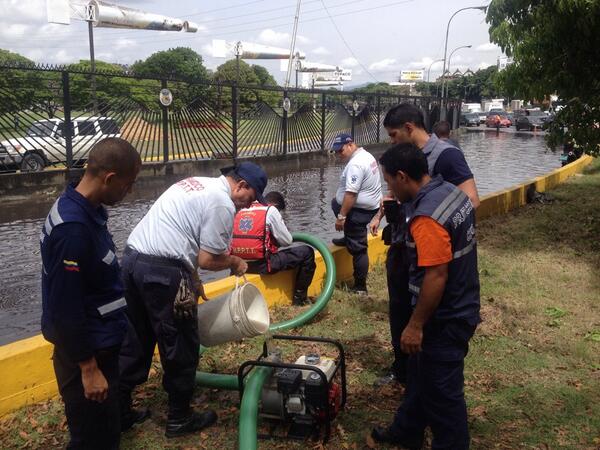 Drenan la laguna del Distribuidor Altamira (Fotos)