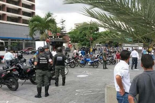 Nuevo acto de represión: GNB desaloja a 19 jóvenes que protestaban en el Pnud