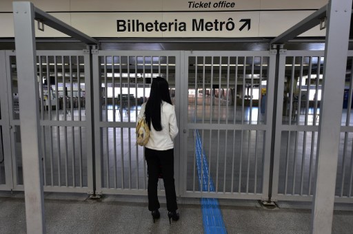 Trabajadores del metro de Sao Paulo mantienen la huelga que amenaza el Mundial