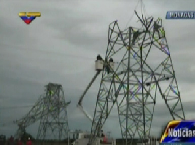 Video chucuto de las torres que un “ventarrón sacó”