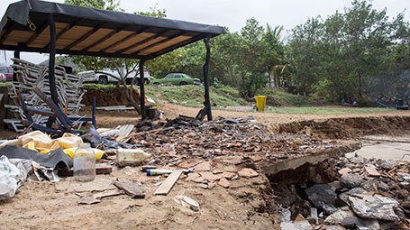 Erosión en playa Guacuco derrumbó un kiosco