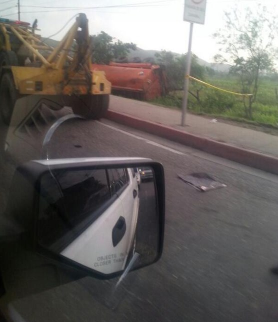 Gandola de gasoil se volcó en Barquisimeto dejando dos heridos