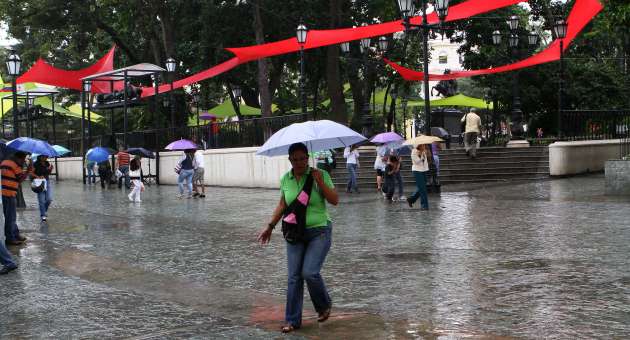 Nubosidad y lluvias dispersas en el país