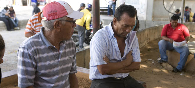 Liquidan a taxista y pasajero para robarlos