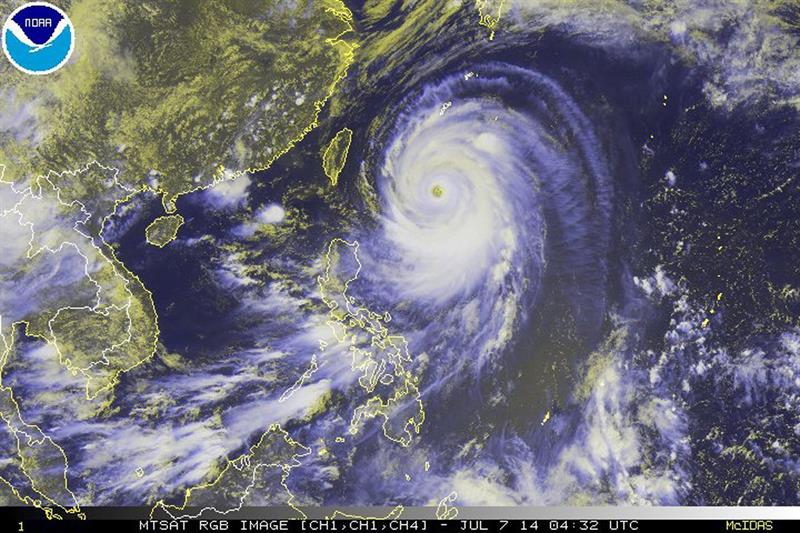 El sur de Japón en alerta máxima por la llegada de un “supertifón”