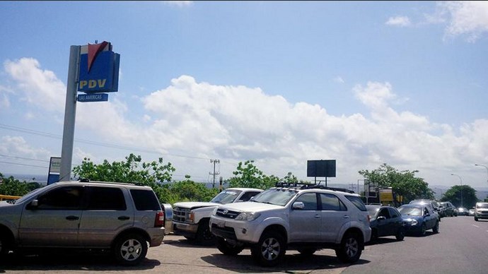 Colas para la gasolina: Trabajadores de Sidor continúan protestas en Guayana