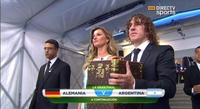 Bündchen y Puyol entregaron la Copa