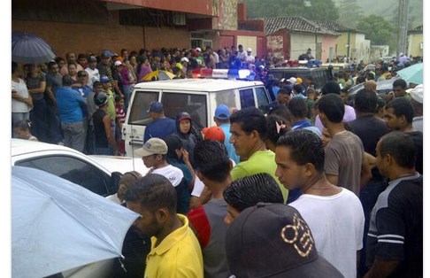 Habitantes de Río Caribe salen a la calle tras asesinato de su alcalde