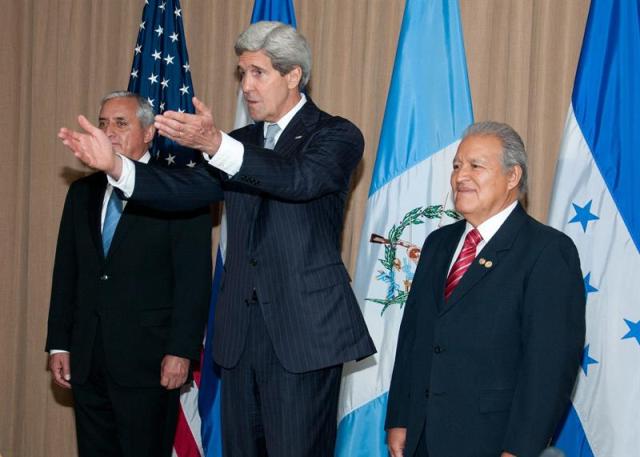 Kerry dice que las acciones de presidente sirio atraen a terroristas