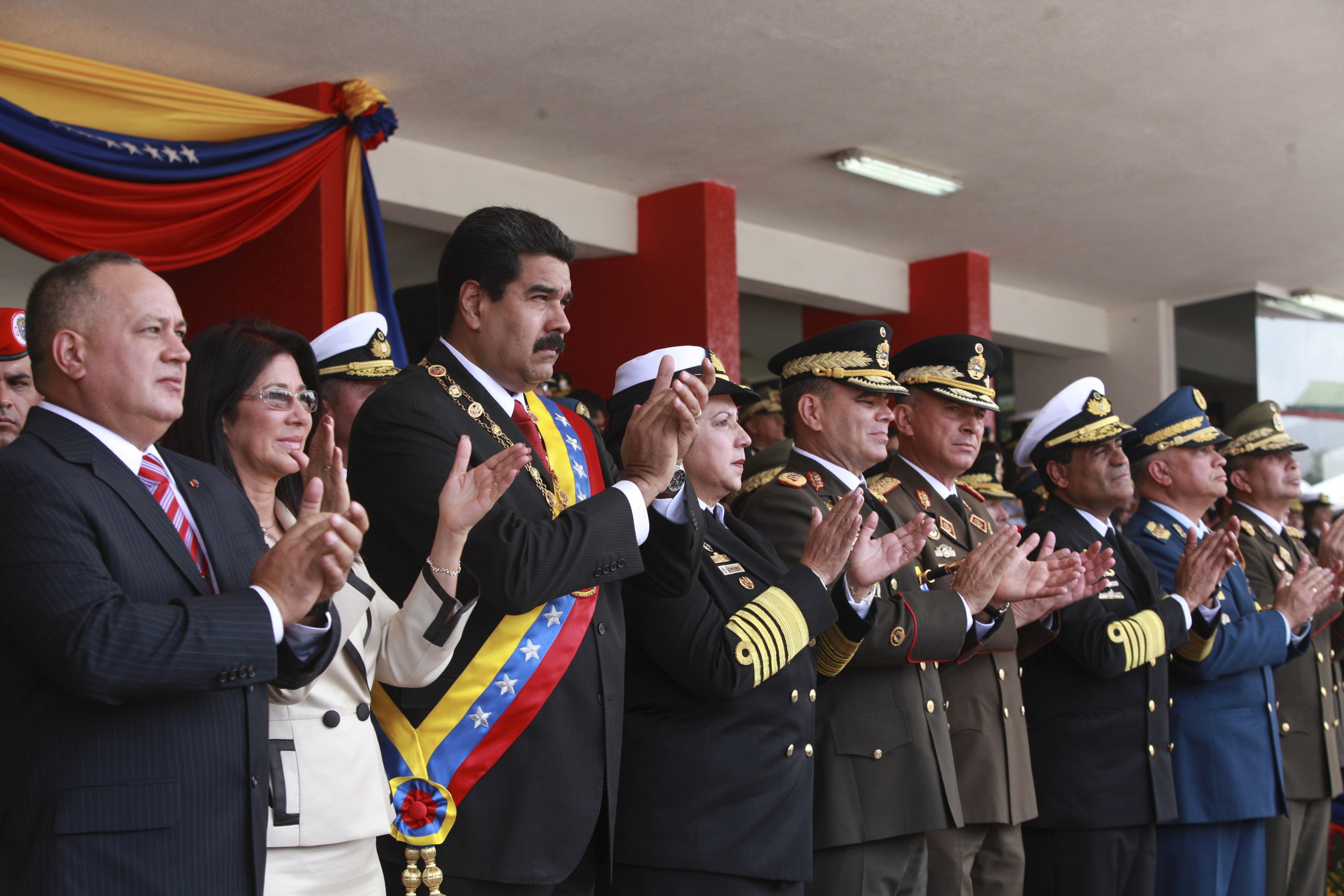 Un Gobierno militar con rostro civil