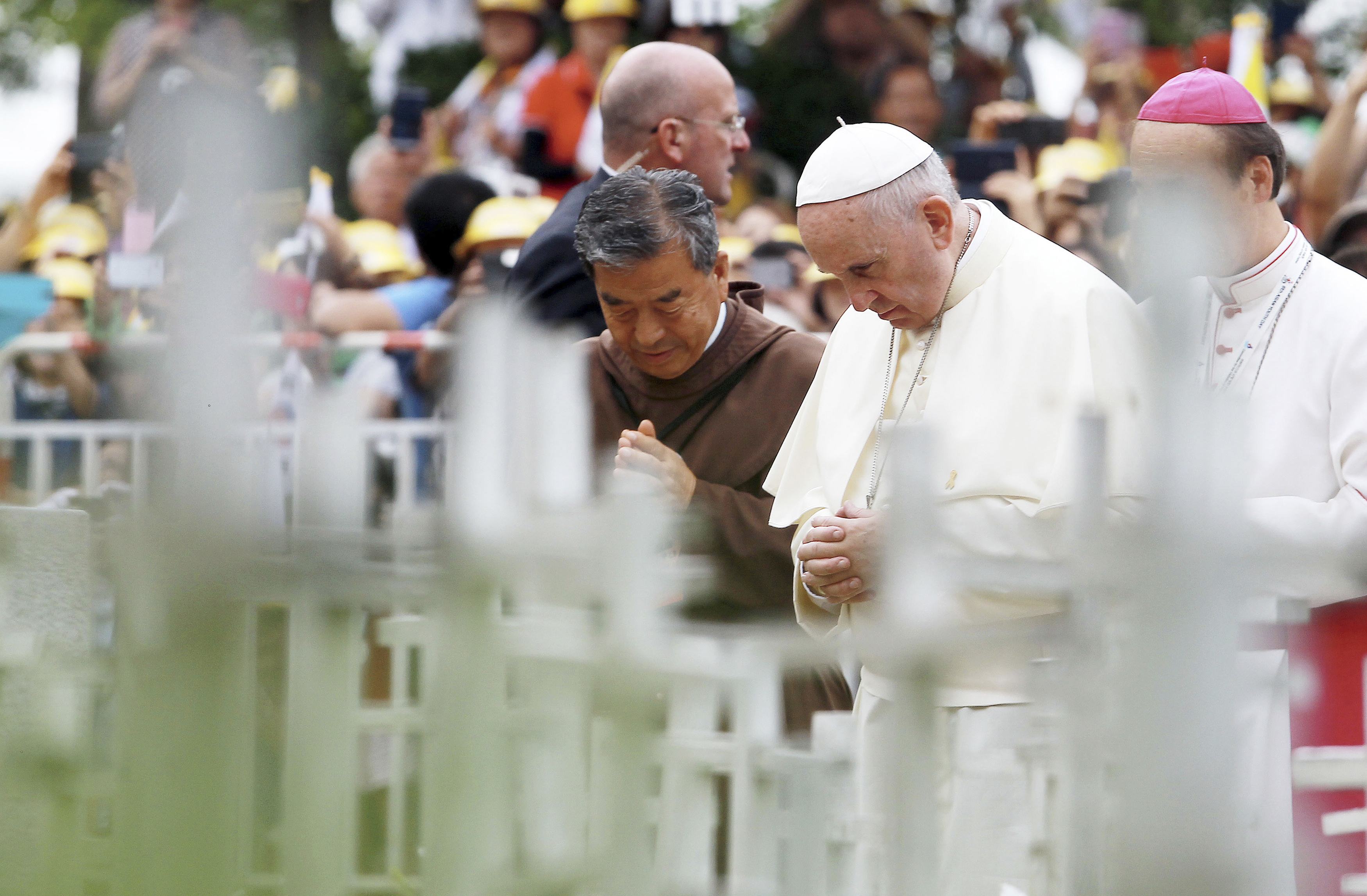 El papa Francisco visita un cementerio de fetos abortados en Corea del Sur