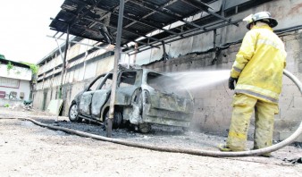 Sobrino le quemó el carro por un aire acondicionado