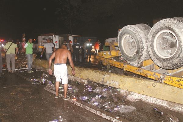 Saquearon una gandola de refrescos y agua en la Valencia-Puerto Cabello