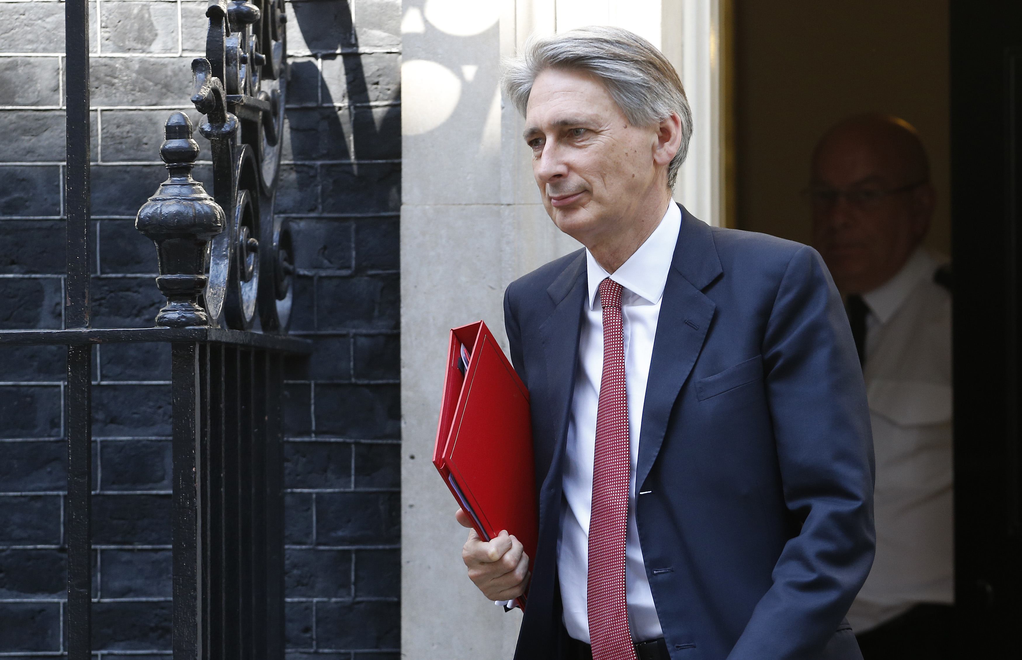 Dimite el ministro de economía británico, Philip Hammond