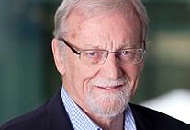 Gareth Evans: Esta vez, en Irak, la intervención es correcta