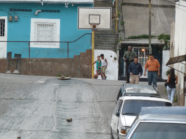 Aguas negras llegan hasta la Avenida Nueva Granada