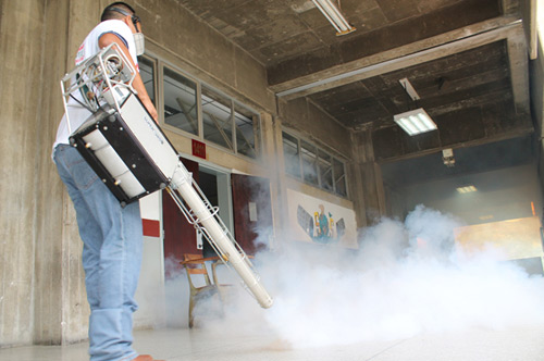 Fumigan Universidad de Carabobo antes del reinicio de clases