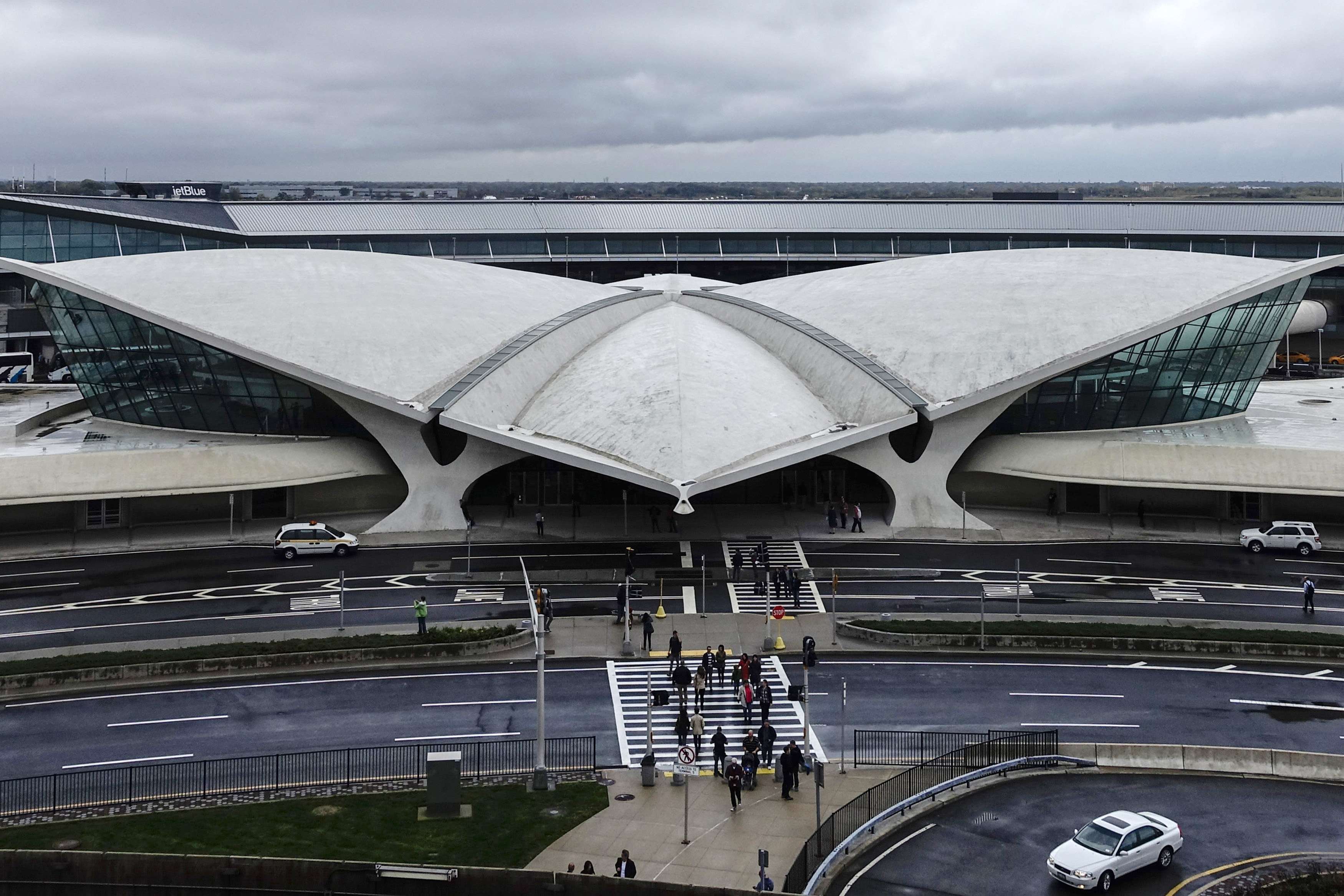 Pasajeros de países afectados por ébola pueden entrar a EEUU sólo por cinco aeropuertos