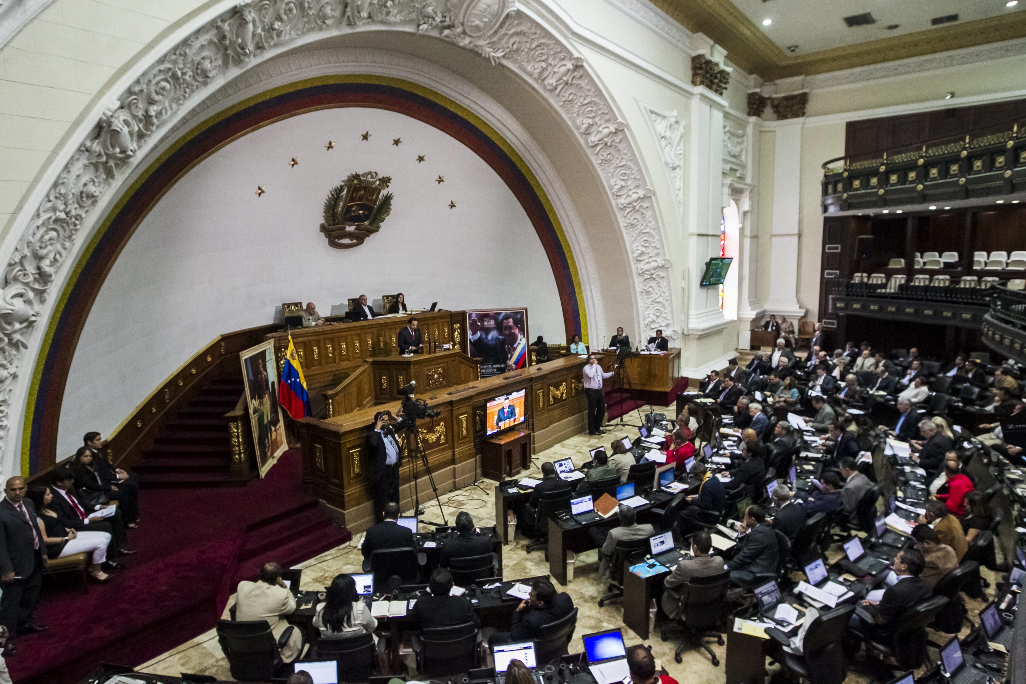 Crónica parlamentaria: Psuv justifica inhabilitaciones