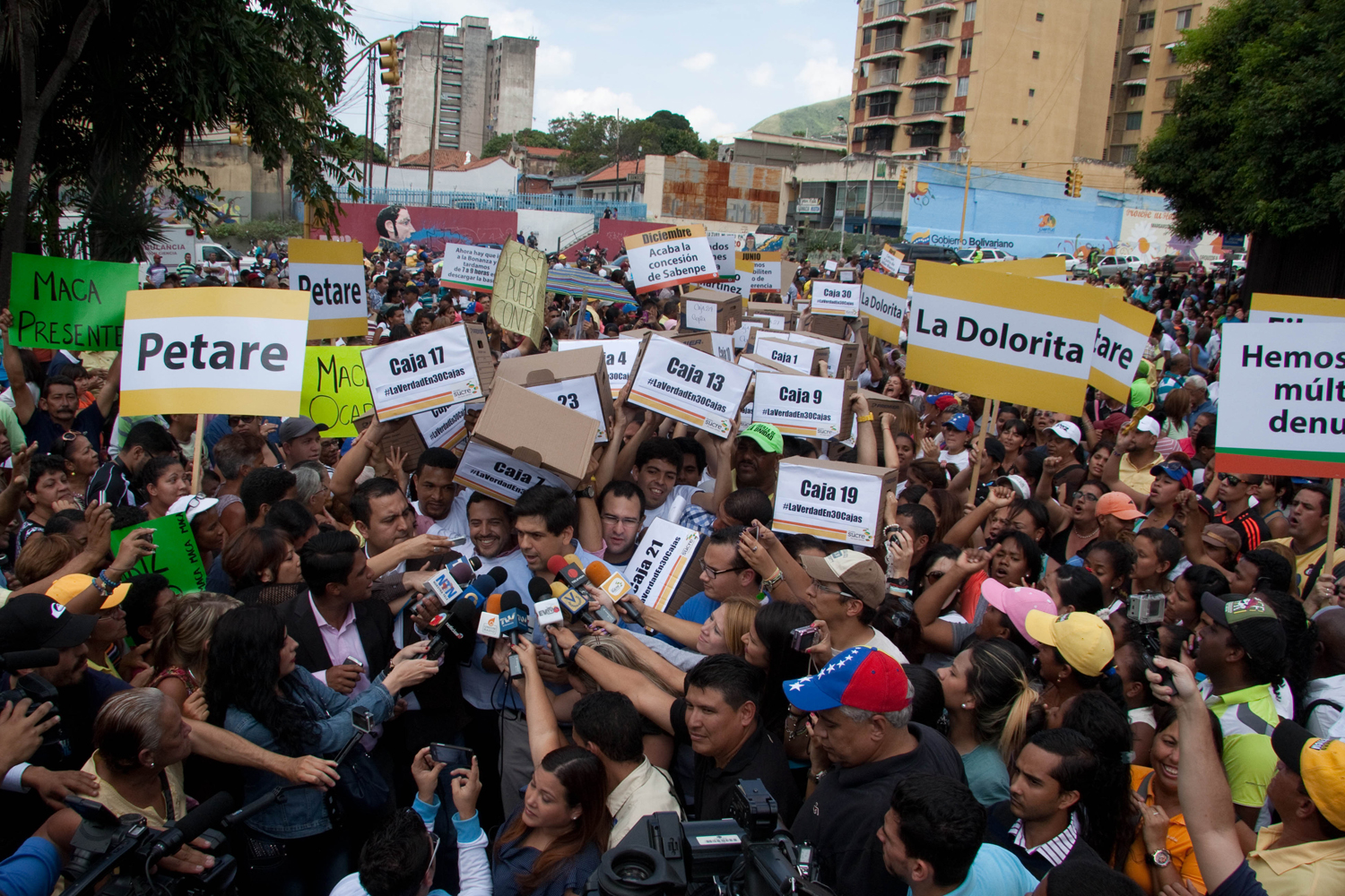 Ocariz entrega al TSJ informe con 30 mil folios #LaVerdadEn30Cajas